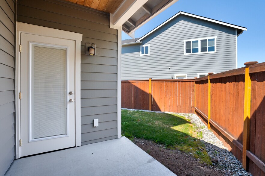 Building Photo - 604 F and S Grade Rd