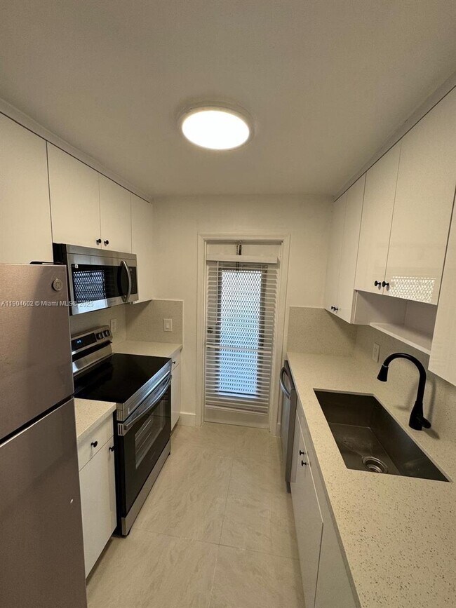 Building Photo - 2418 Polk St