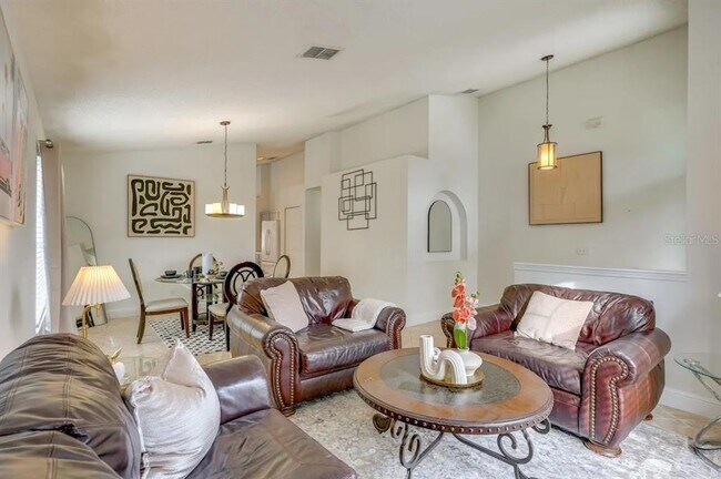 Building Photo - 739 Delancey Dr