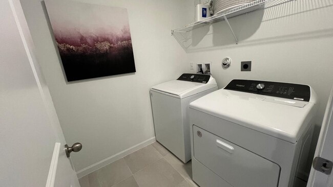 Building Photo - 560 Salisbury Cir