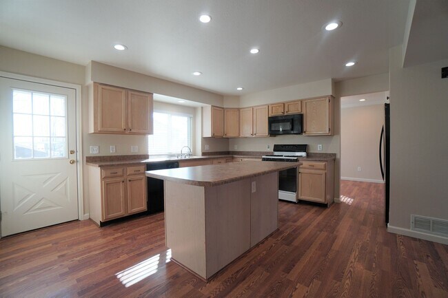 Building Photo - 2995 Frazier Ln