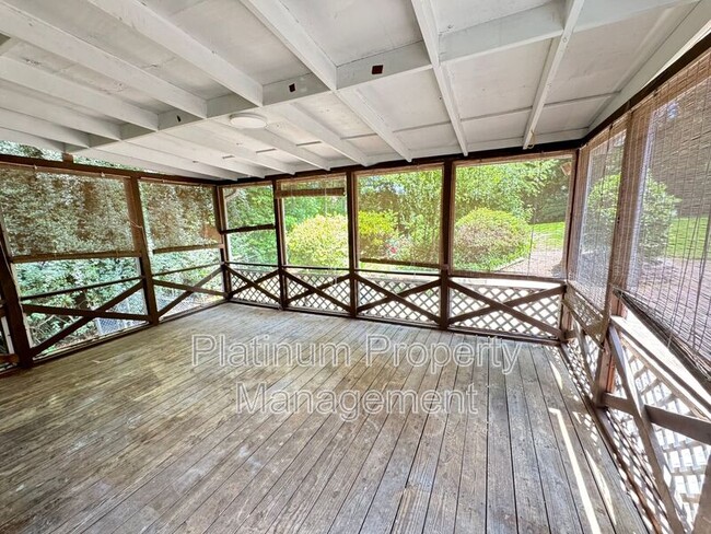 Building Photo - 4798 Rock Island Ln NW