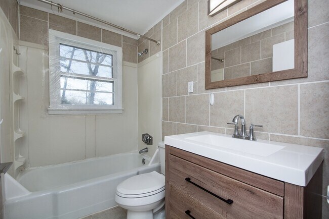 Building Photo - 22 SW Cutoff