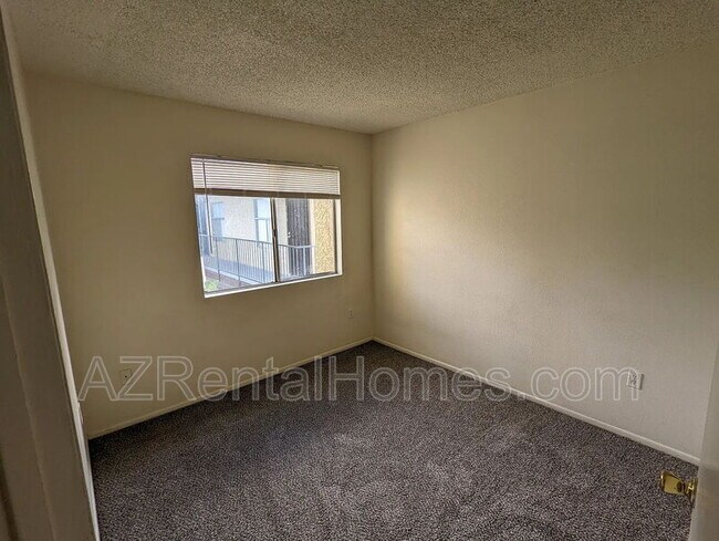 Building Photo - 461 W Holmes Ave