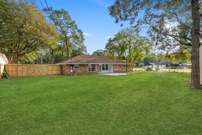 Building Photo - 18049 Martin Dr