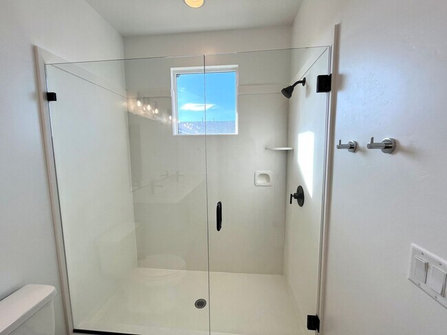 Building Photo - Townhome in Woodland Estates - Pool Access