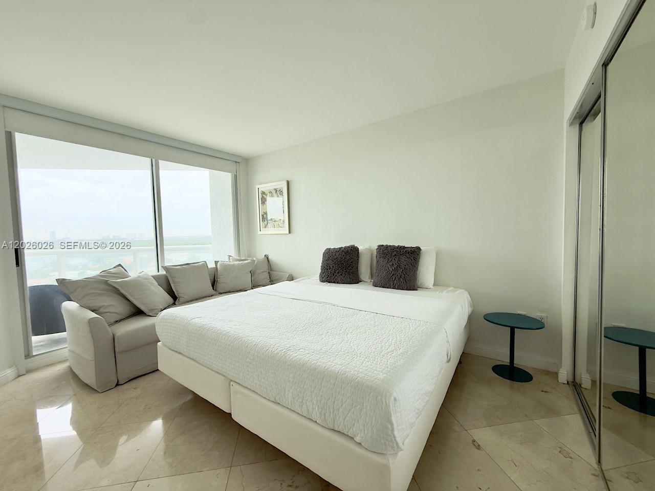 Building Photo - 16400 Collins Ave