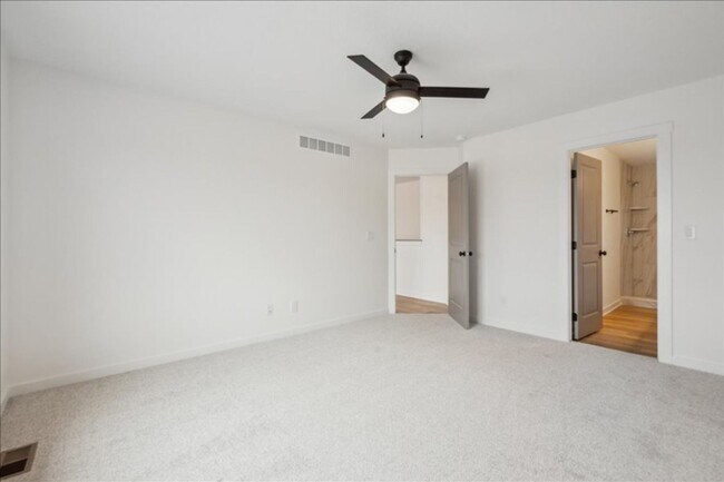 Building Photo - FINISHED BASEMENT!! 4 Bed, 3 Bath Townhome in Ankeny