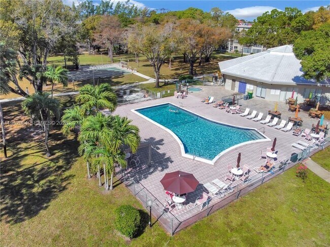 Building Photo - 2999 NW 48th Ave