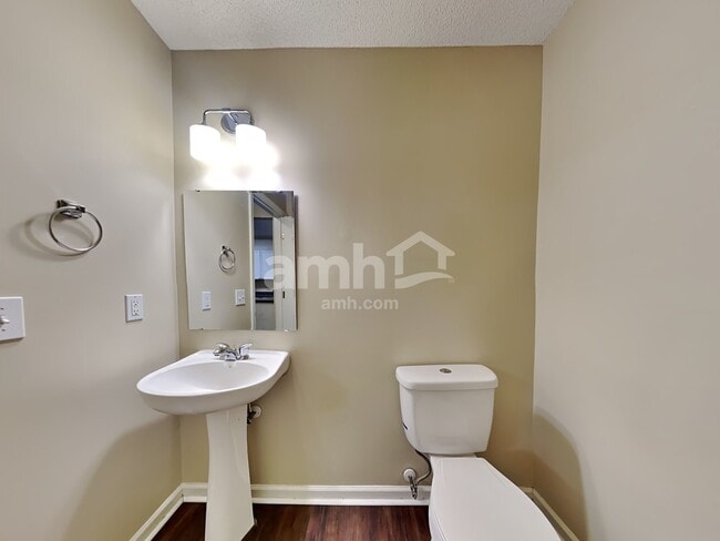 Building Photo - 405 White Bluff Ct