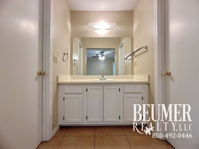 Building Photo - 3br/2ba Home for Rent in West Pensacola