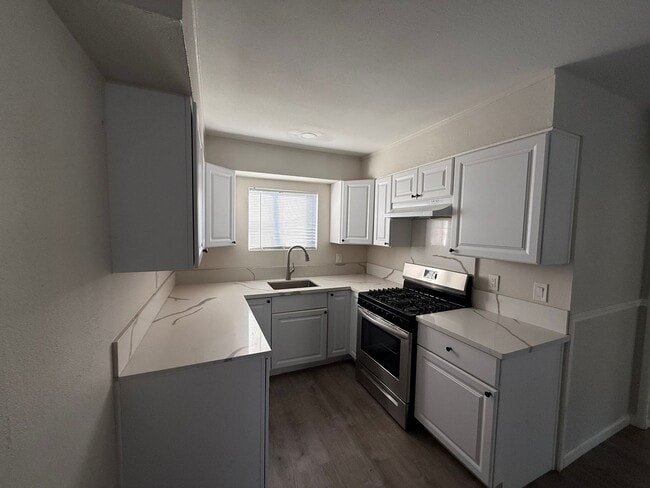 Building Photo - Cozy One Bedroom One Bathroom Cottage Home in Hemet!