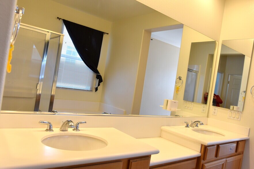 Building Photo - 25841 Silva Ct