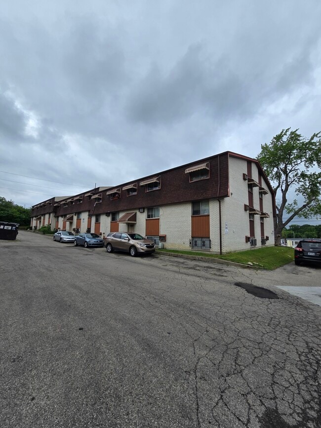 Building Photo - 4644 Burkhardt Ave