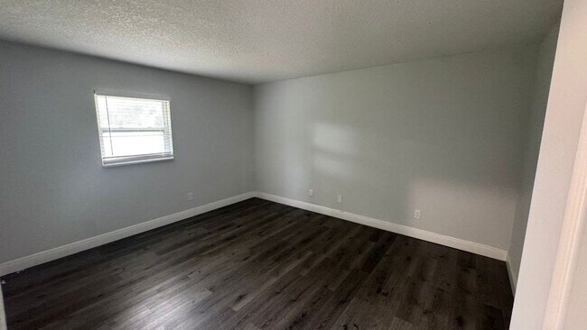 Building Photo - 2920 SE 50th Ct