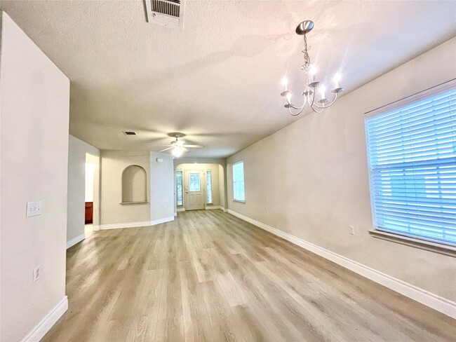 Building Photo - 11905 Aitne Ln