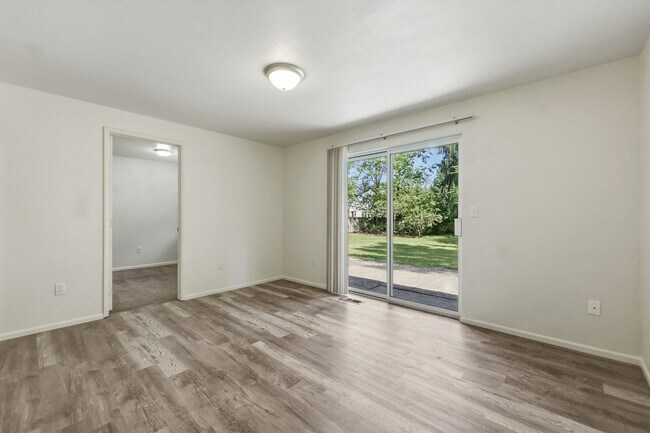 Building Photo - MOVE IN READY NOW!! 4 bed 1 bath on shy half acre! North Thurston School District