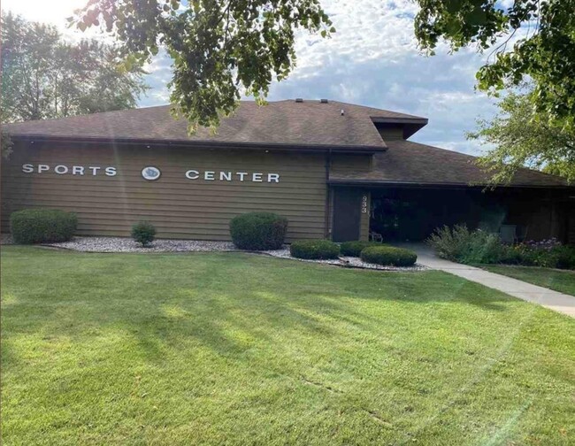 Building Photo - 1135 Manor Dr