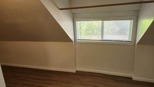 Building Photo - 773 S 400 E