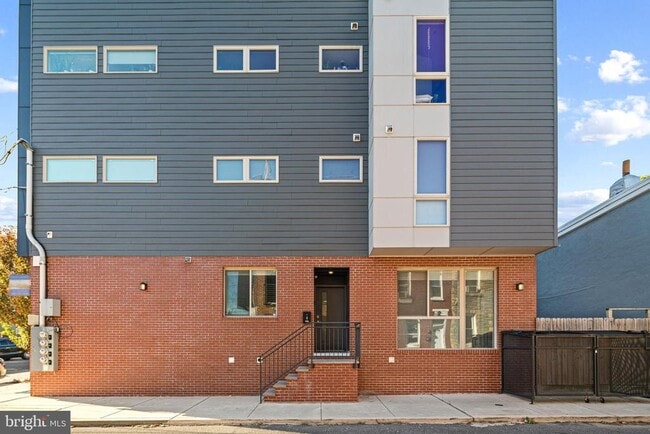 Building Photo - 411 W Berks St