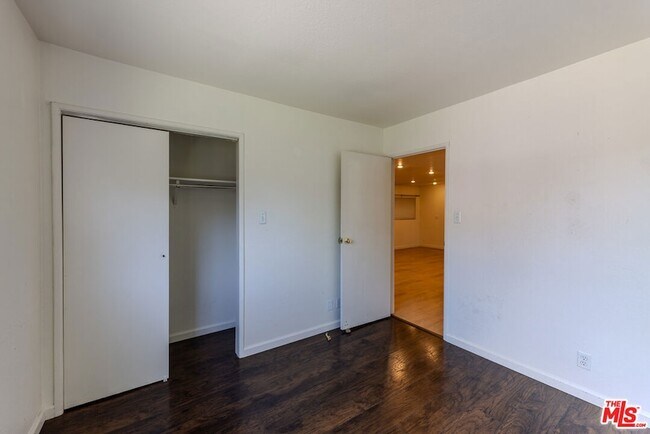 Building Photo - 837 Sunset Ave