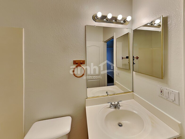 Building Photo - 7830 E Onza Ave