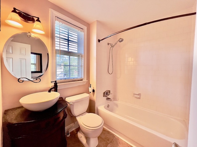 Guest bathroom - 849 Lasalle St