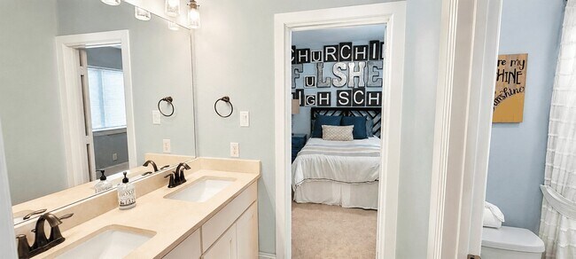 Building Photo - 2418 Sandhill Crest Ln