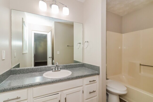 Building Photo - 909 N Lassetter Cir