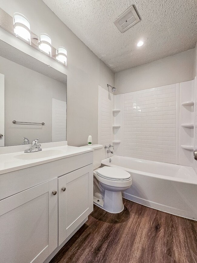 Building Photo - Newly Remodeled 4 bedroom 2 bath home in S...