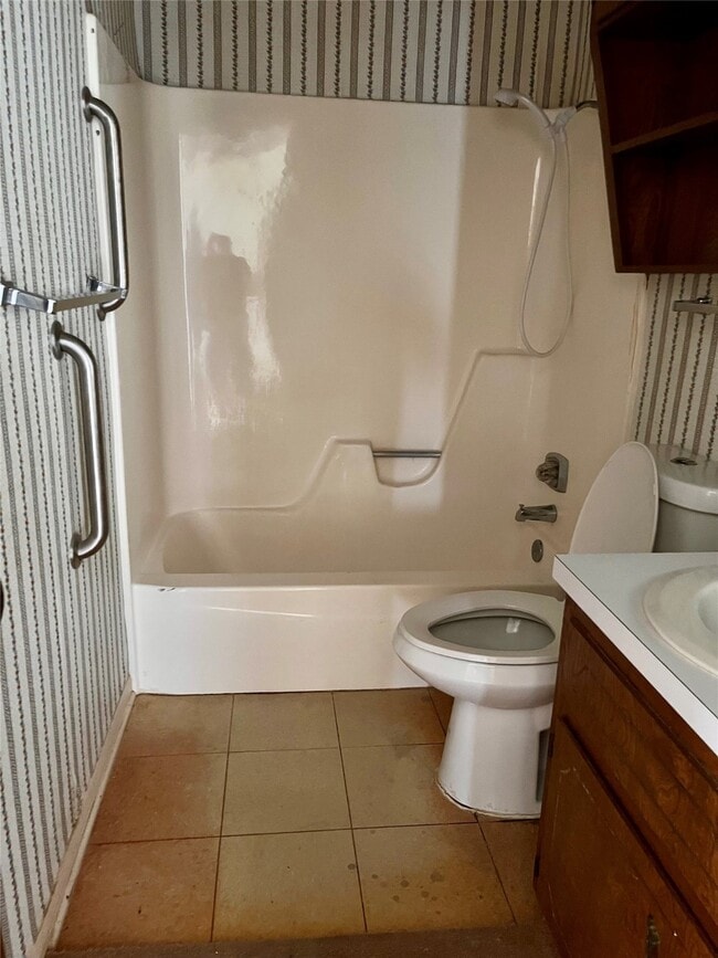 Building Photo - 802 Yorktown Dr