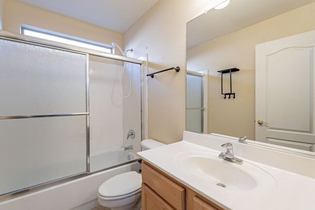 Building Photo - Great 4 Bedroom Dove Valley Home - Play Pool/All Appliances