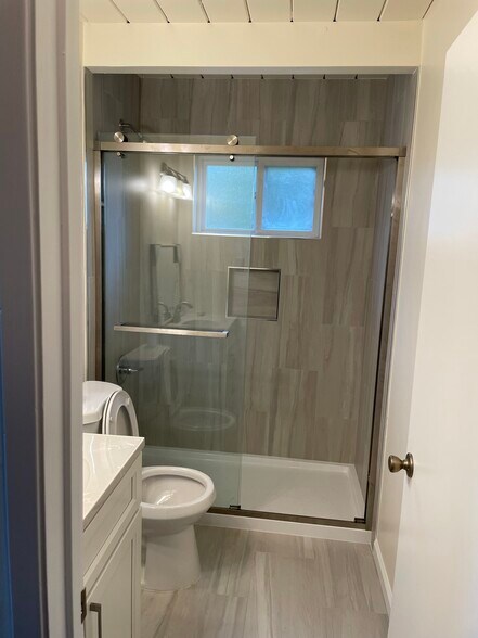 Building Photo - 830 Lexington Ave