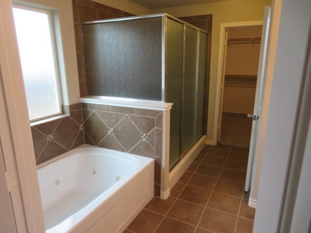 Building Photo - Nice Home on the Loop