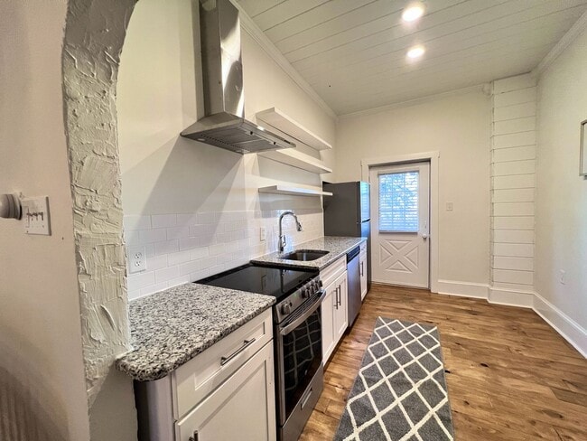 Building Photo - Modern Townhome 2bd/1ba