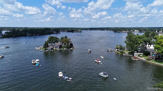 Building Photo - 40 Park Island Dr
