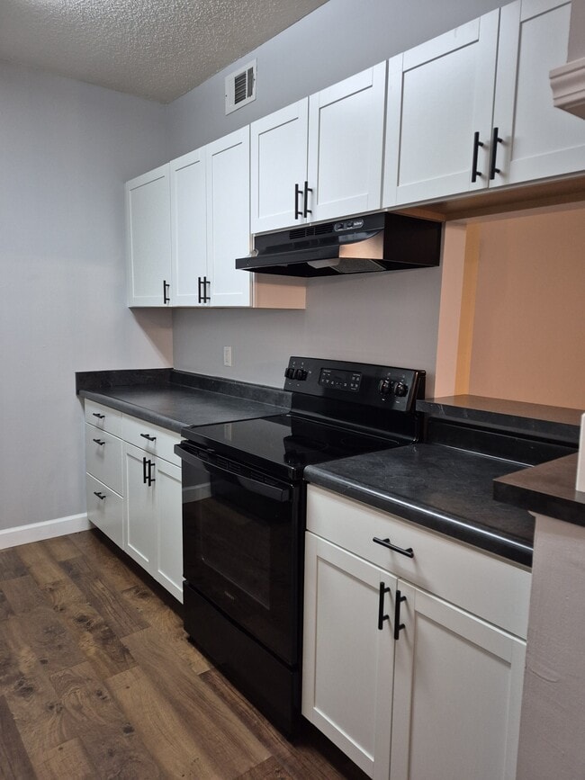 Building Photo - 1921 Gornto Rd