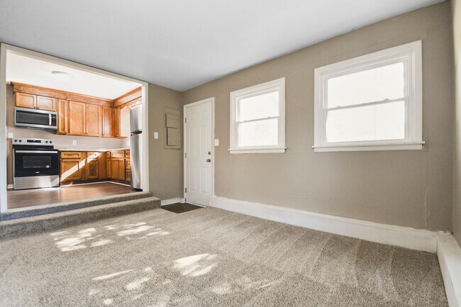 Building Photo - Pet Friendly Four Bedroom!