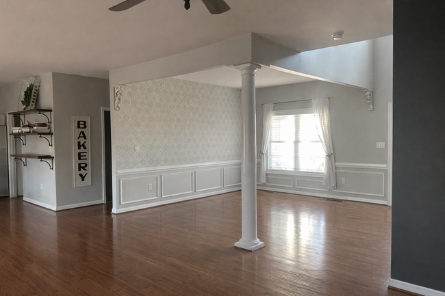 Building Photo - 8906 Sawgrass Pl