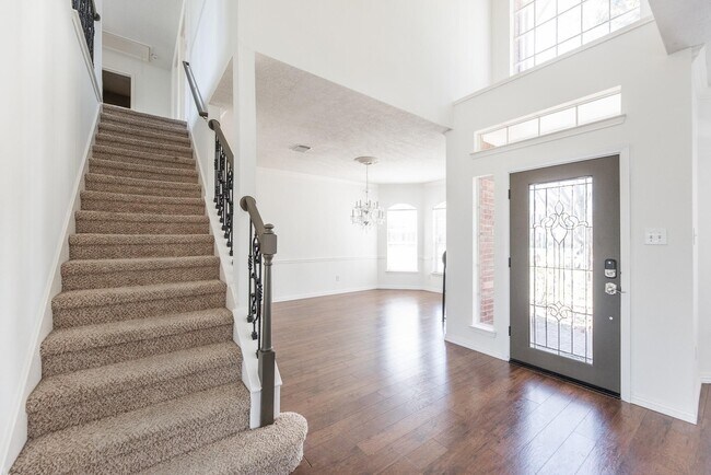 Building Photo - 15422 Downford Dr