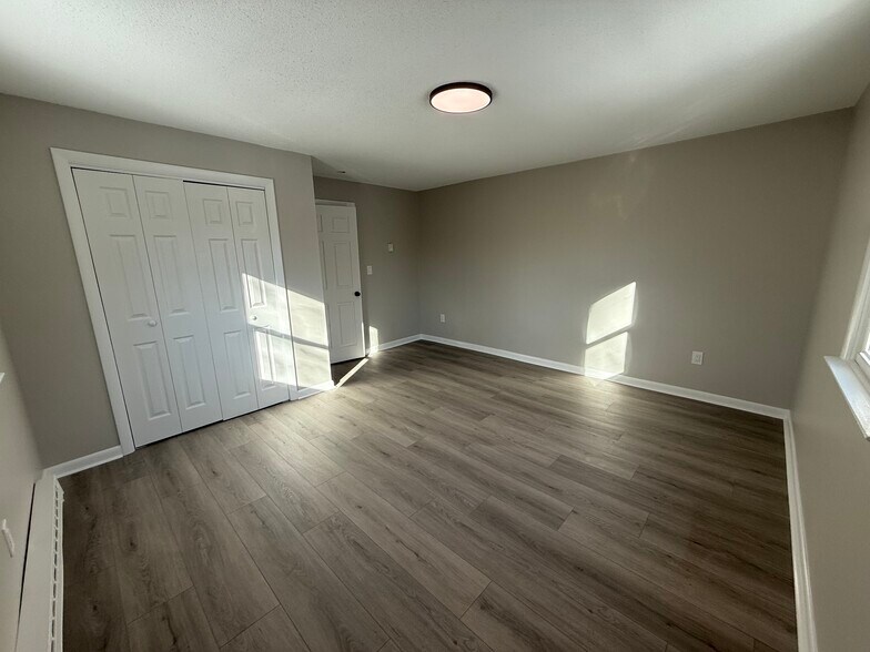 Building Photo - 735 Stafford Rd