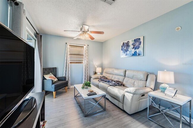 Building Photo - 208 S Canal St