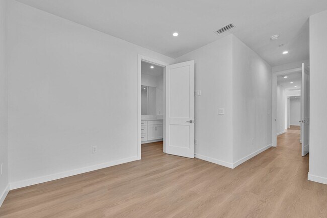 Building Photo - Modern Brand new 5-Bedroom Home for Lease ...