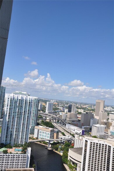 Building Photo - 475 Brickell Ave