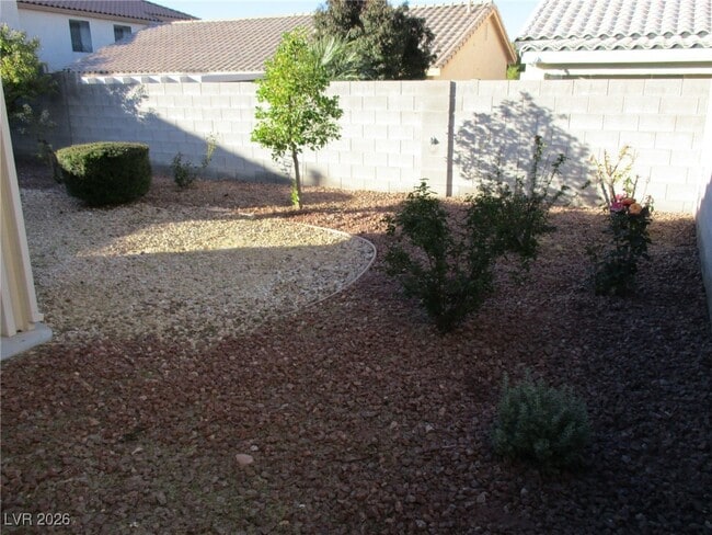 Building Photo - 1052 Country Skies Ave