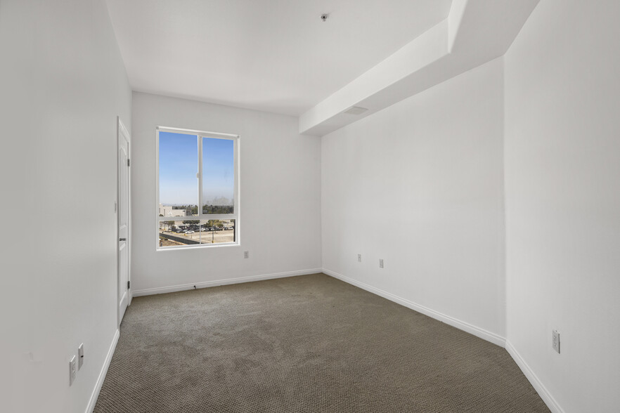 Building Photo - 3750 Santa Rosalia Dr