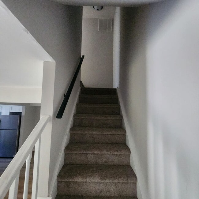 Building Photo - Spacious 3 Bedroom house for Rent !!!