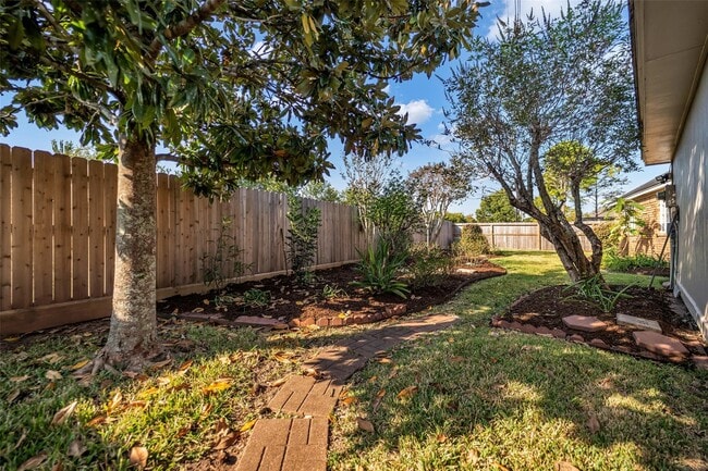 Building Photo - 3827 Bratton St