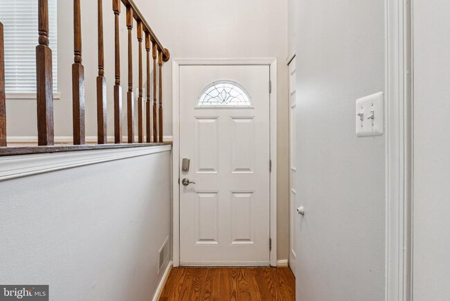Building Photo - 5790 Burke Towne Ct