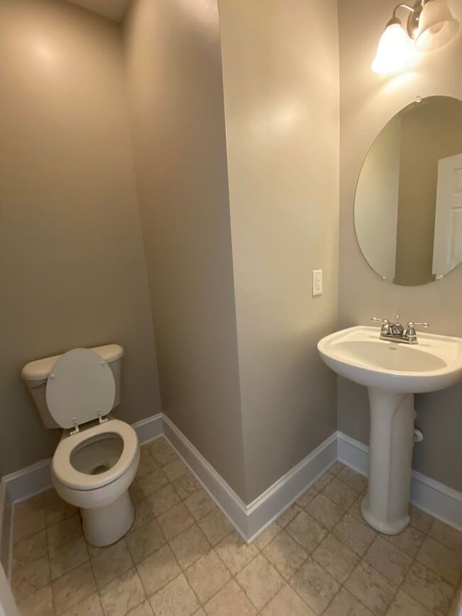 Building Photo - End Unit Townhouse in Pennington Square